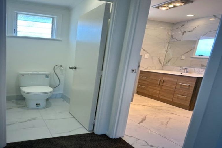 Photo of property in 1/82 Manuka Road, Glenfield, Auckland, 0629