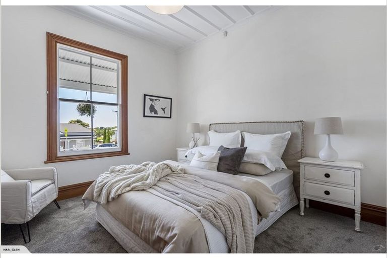 Photo of property in 12 Rodney Road, Northcote Point, Auckland, 0627