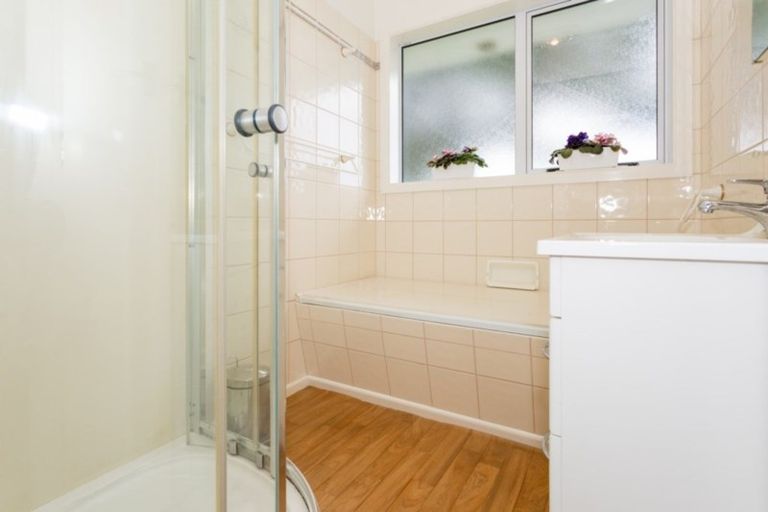 Photo of property in 32 Kathleen Crescent, Hornby, Christchurch, 8042