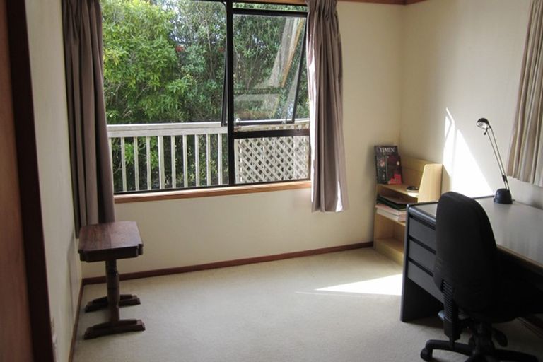 Photo of property in 2/34 Oruamo Place, Beach Haven, Auckland, 0626
