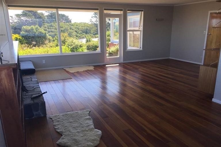 Photo of property in 200 Nevay Road, Karaka Bays, Wellington, 6022