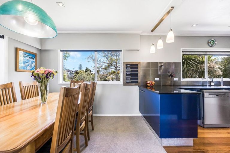 Photo of property in 14a Kowhai Road, Campbells Bay, Auckland, 0630