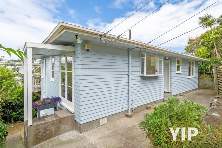Photo of property in 133 Ruskin Road, Newlands, Wellington, 6037