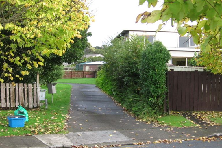 Photo of property in 8a Quo Vadis Place, Red Beach, 0932