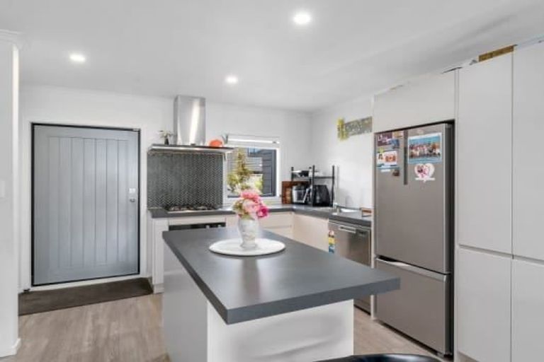 Photo of property in 19/9u Surrey Street, Tawa, Wellington, 5028