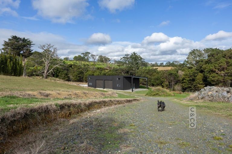 Photo of property in 22 Houkura Place, Taupaki, Henderson, 0782