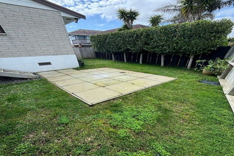 Photo of property in 5 Strid Road, Te Atatu South, Auckland, 0610