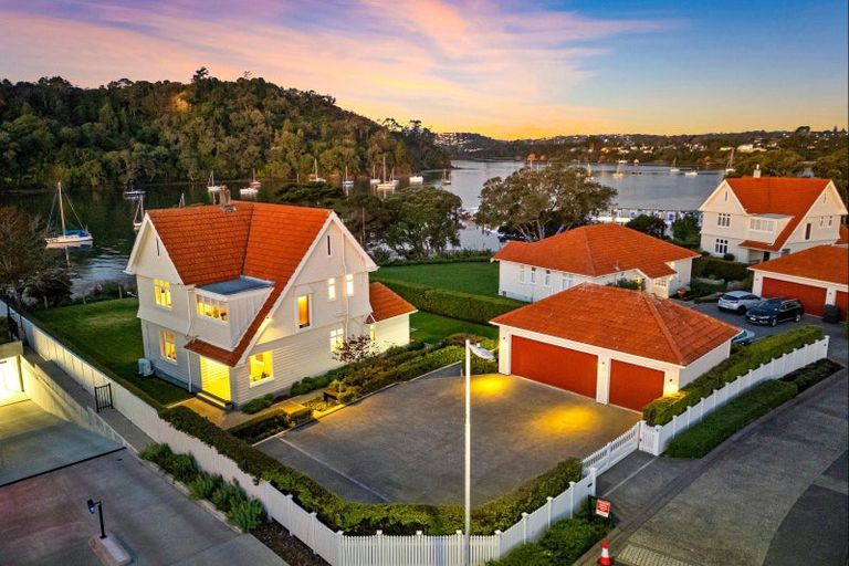 Photo of property in 14 Marlborough Crescent, Hobsonville, Auckland, 0616