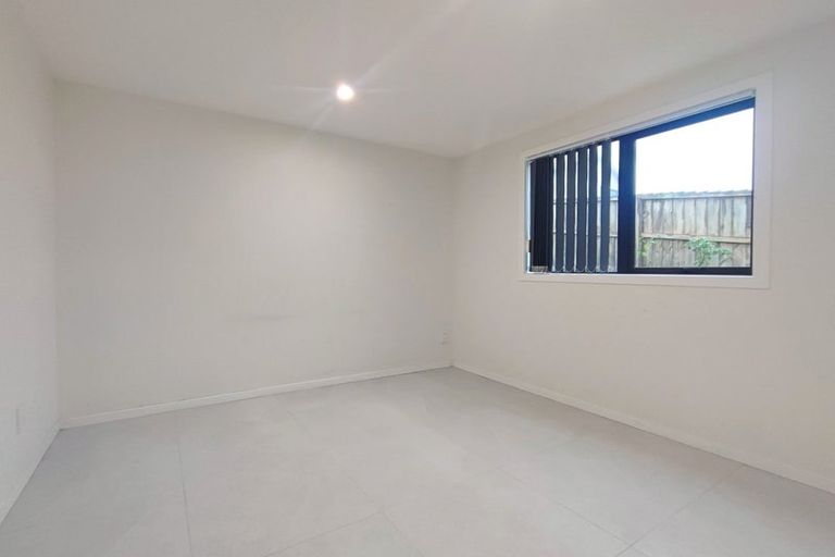 Photo of property in 120a Golf Road, New Lynn, Auckland, 0600