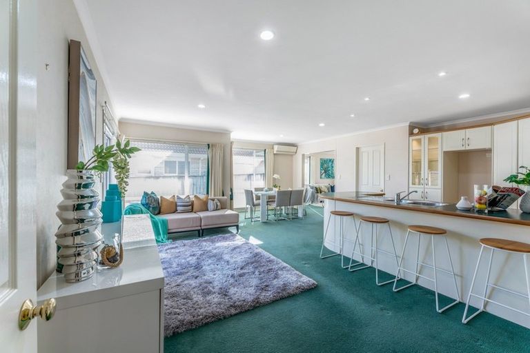 Photo of property in 211 Kilkenny Drive, East Tamaki Heights, Auckland, 2016