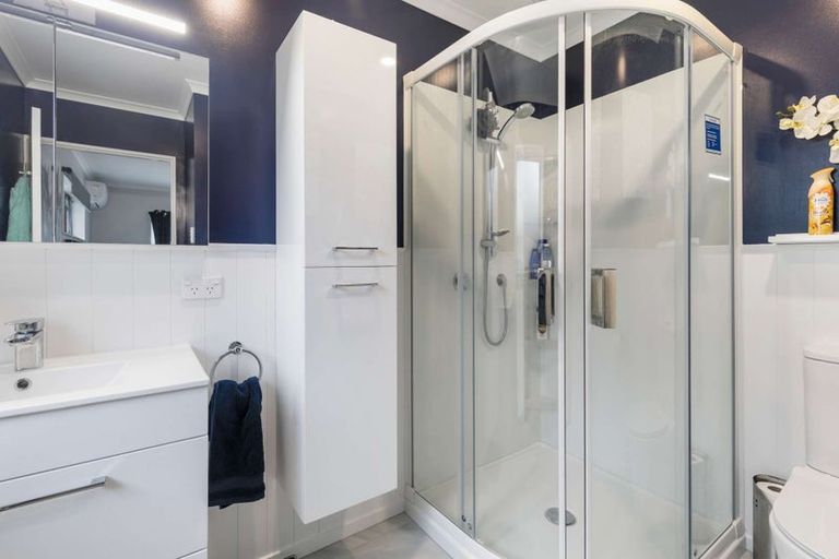 Photo of property in 5 Rosebank Avenue, Kelvin Grove, Palmerston North, 4414