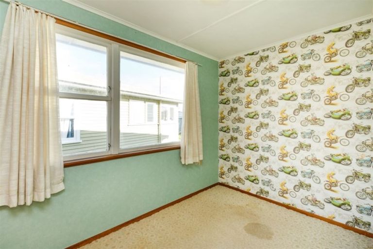 Photo of property in 11 Somerset Crescent, Highbury, Palmerston North, 4412