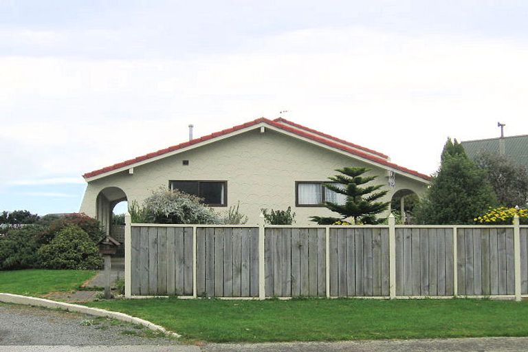 Photo of property in 15 Hadfield Place, Paraparaumu Beach, Paraparaumu, 5032