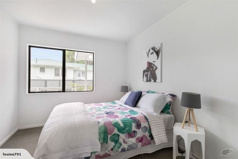 Photo of property in 2/8 Lingfield Street, Glenfield, Auckland, 0629