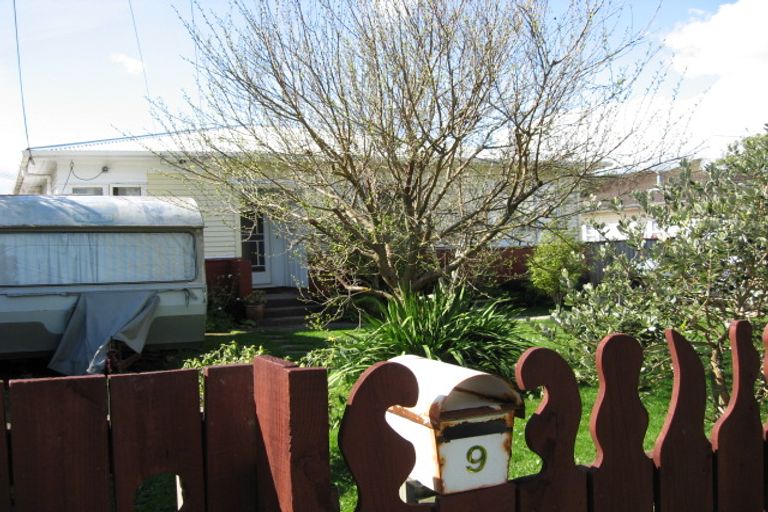 Photo of property in 9 Russell Street, Waterloo, Lower Hutt, 5011