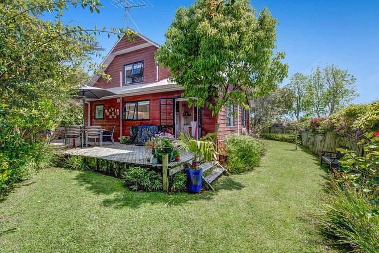 Photo of property in 1/8 Rifleman Rise, Unsworth Heights, Auckland, 0632