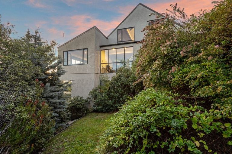 Photo of property in 24 Lucknow Place, Cashmere, Christchurch, 8022