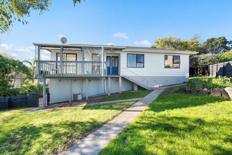 Photo of property in 10 Rena Place, West Harbour, Auckland, 0618