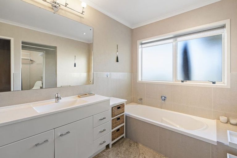 Photo of property in 15 Matheson Road, Red Beach, 0932