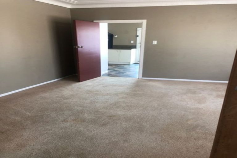 Photo of property in 70 Clevedon Road, Papakura, 2110