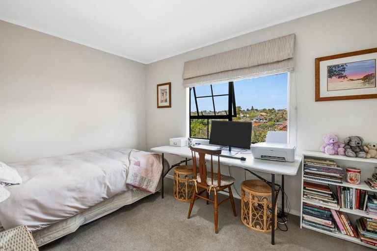 Photo of property in 1/8 Rifleman Rise, Unsworth Heights, Auckland, 0632