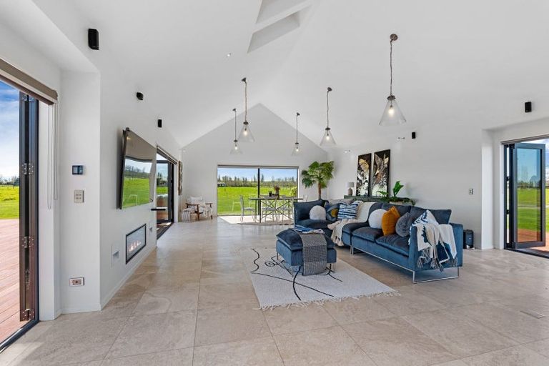 Photo of property in 585 Coutts Island Road, Coutts Island, Christchurch, 7670