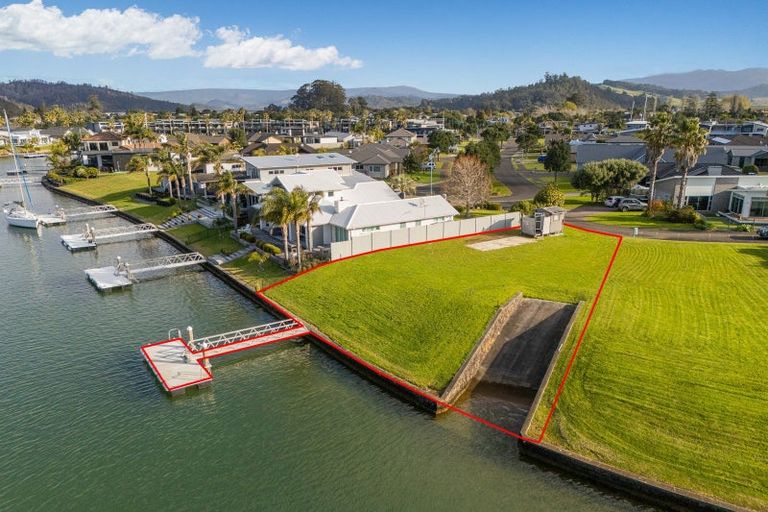 Photo of property in 32 Arawa Lane, Whitianga, 3510