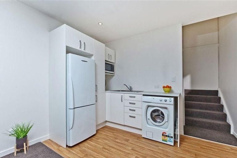 Photo of property in 23 Catalina Crescent, Forrest Hill, Auckland, 0620