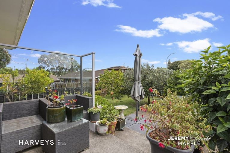 Photo of property in 28 Faith Bullock Place, New Lynn, Auckland, 0600