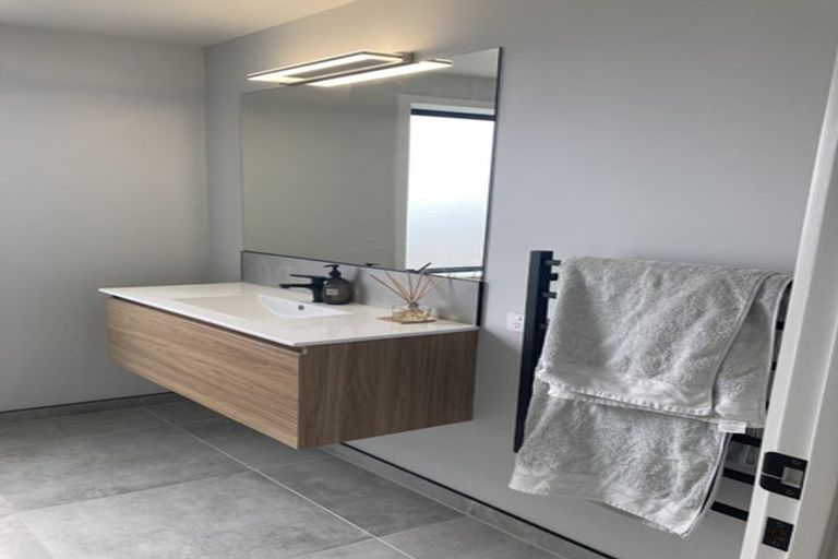 Photo of property in 30 Kirimoko Crescent, Wanaka, 9305