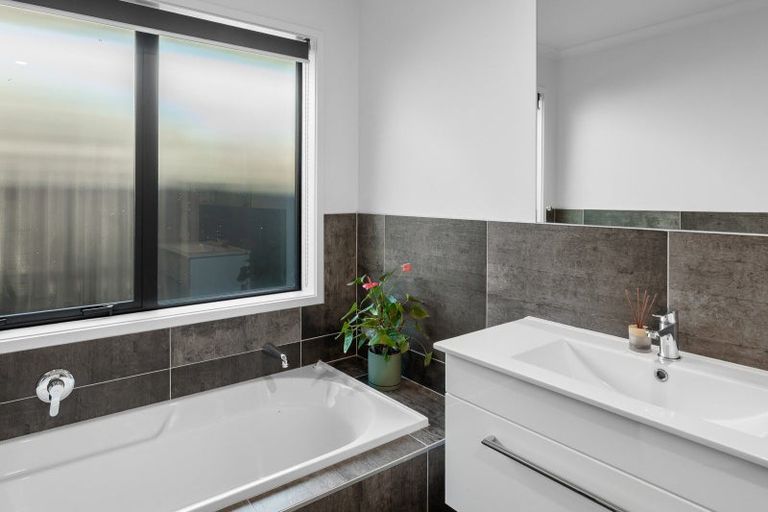 Photo of property in 18 Tomairangi Crescent, Pukekohe, 2120