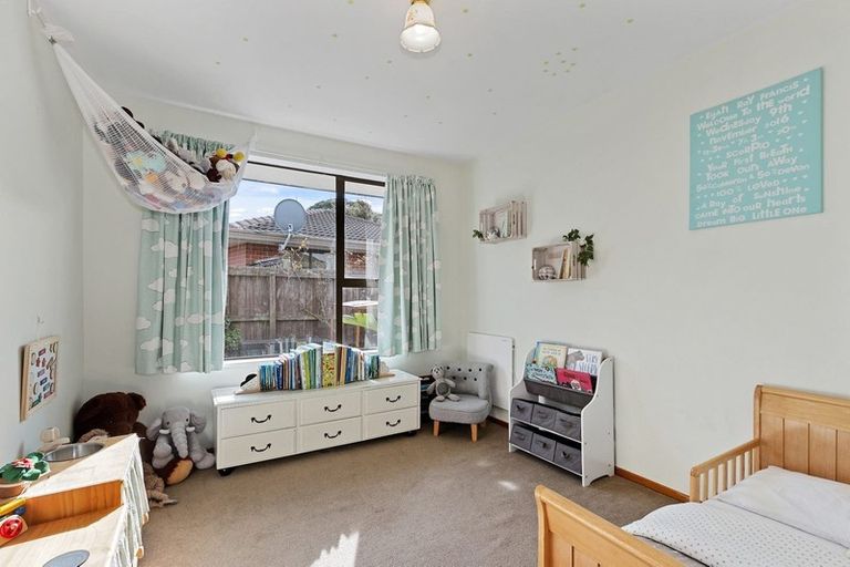 Photo of property in 22 Mchaffies Place, Wainoni, Christchurch, 8061