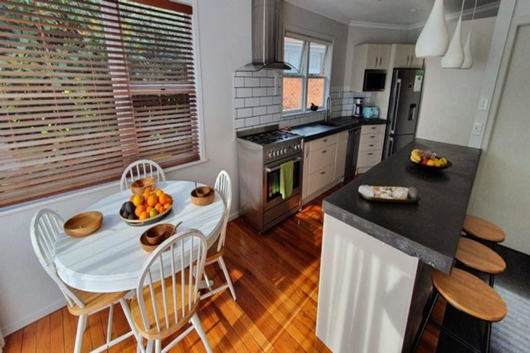 Photo of property in 2/34 Valley View Road, Glenfield, Auckland, 0629