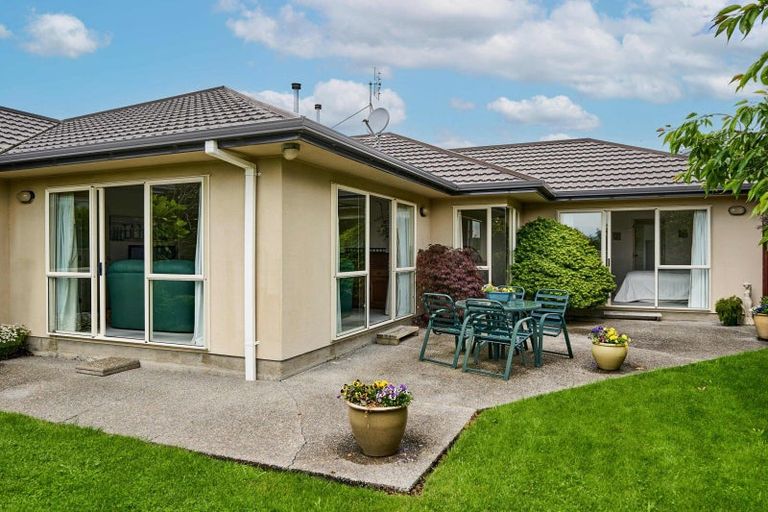 Photo of property in 98 Samwell Drive, Whitby, Porirua, 5024