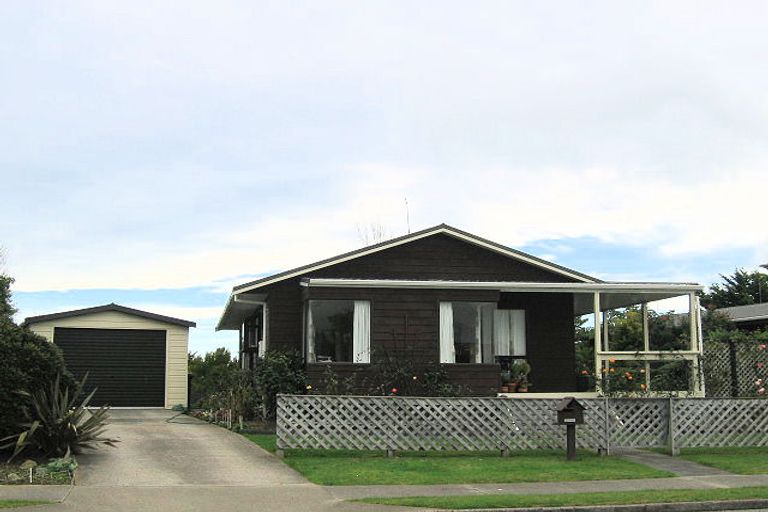 Photo of property in 4 Sandpiper Court, Paraparaumu Beach, Paraparaumu, 5032
