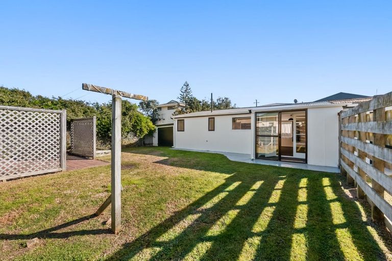 Photo of property in 3 Tasman Road, Otaki Beach, Otaki, 5512