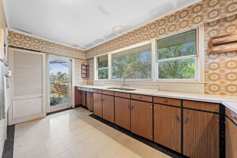Photo of property in 1090 Scenic Drive North, Swanson, Auckland, 0816