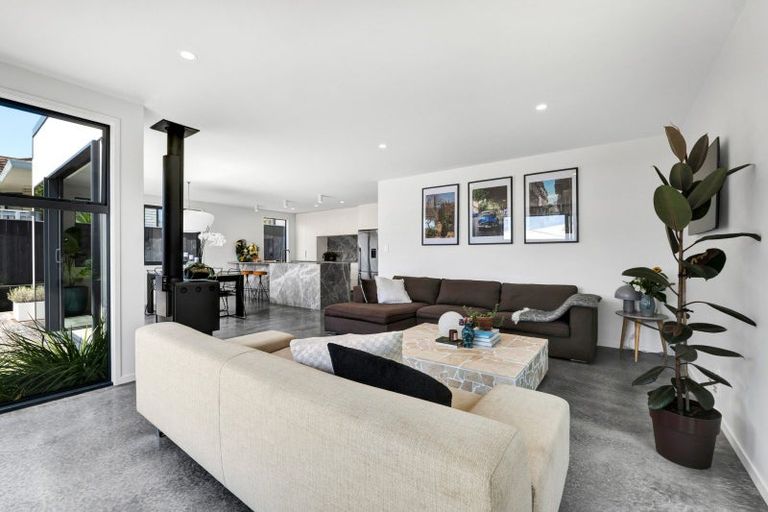 Photo of property in 5b Strandon Place, Strandon, New Plymouth, 4312