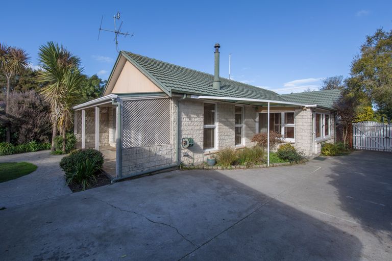 Photo of property in 24 Woodend Road, Woodend, 7610
