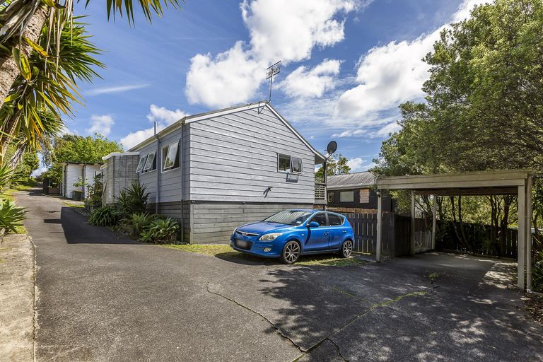 Photo of property in 2/39 Fairmount Road, Titirangi, Auckland, 0604
