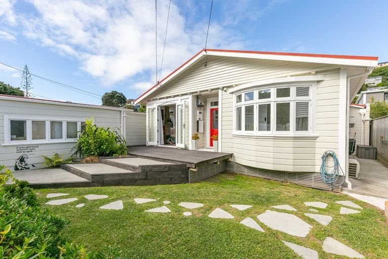 Photo of property in 55 The Parade, Island Bay, Wellington, 6023