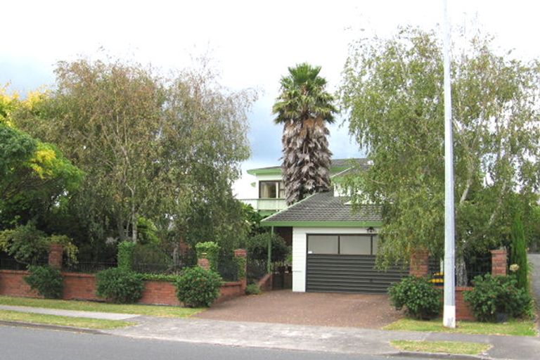Photo of property in 203 Luckens Road, West Harbour, Auckland, 0618