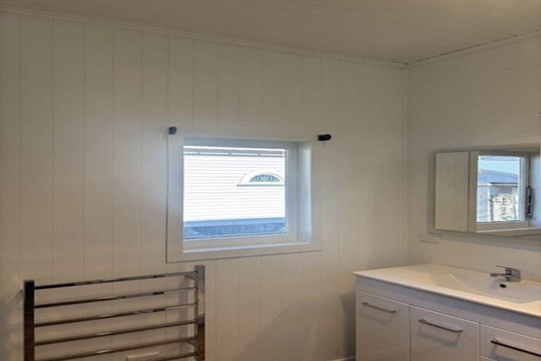 Photo of property in 18 Opoia Road, Hamilton East, Hamilton, 3216