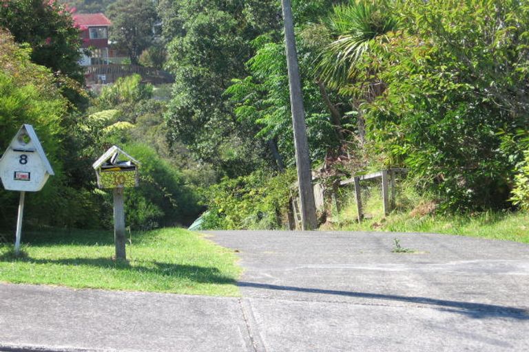 Photo of property in 8 Limmer Place, Browns Bay, Auckland, 0632