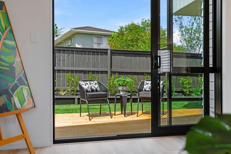 Photo of property in 4/13 Fairdale Place, Birkdale, Auckland, 0626