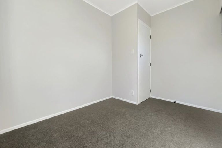 Photo of property in 52 Cyclarama Crescent, Massey, Auckland, 0614