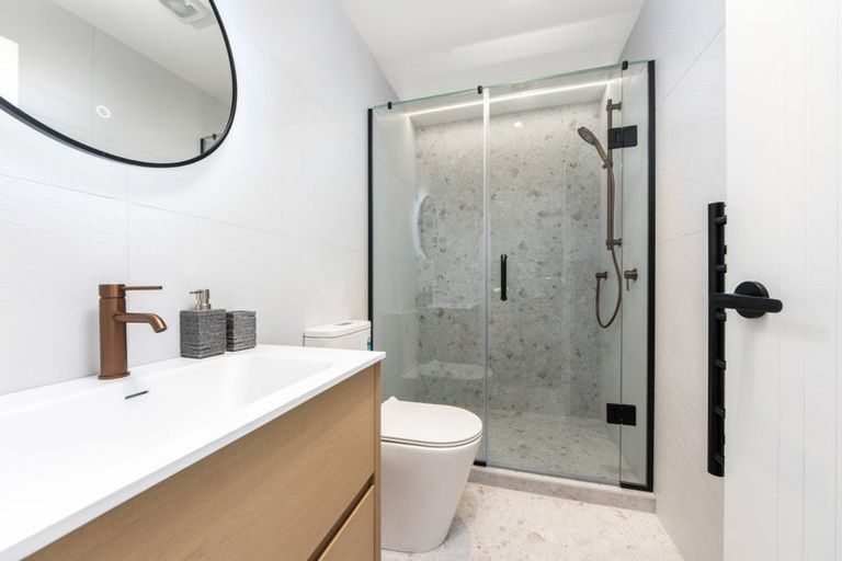 Photo of property in 4c Lyford Crescent, Sunnynook, Auckland, 0620