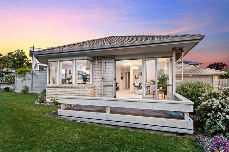 Photo of property in 20 Meadowviews Drive, Welcome Bay, Tauranga, 3112