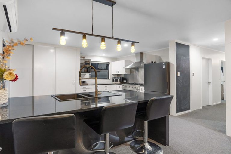 Photo of property in 34 Karaka Street, Helensville, 0800