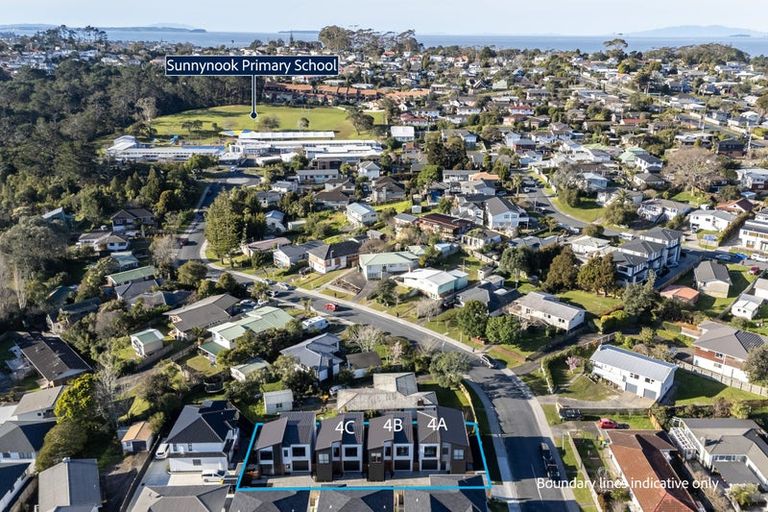 Photo of property in 4c Lyford Crescent, Sunnynook, Auckland, 0620